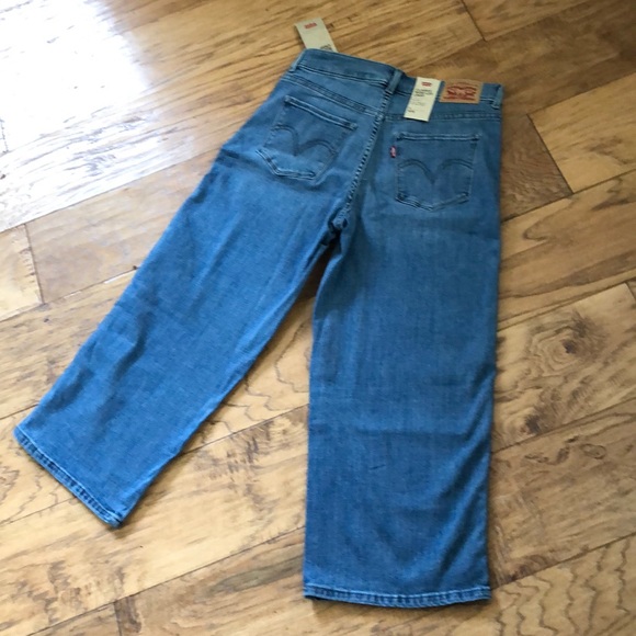 NWT Levi’s 28 Women’s Classic Wide Leg Crop Jeans - Picture 3 of 3